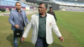 দেশ ছাড়ার গুজবের মধ্যেই বিসিবিতে হাজির বুলবুল