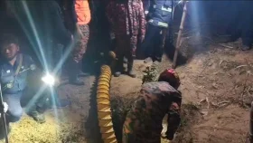 রাউজানে নলকূপের গর্তে পড়ে গেছে শিশু, চলছে উদ্ধার অভিযান