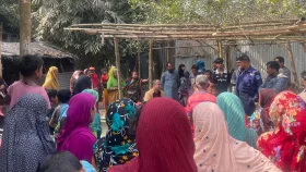 সালথায় প্রকাশ্যে নিজের পেটে ছুরি ঢুকিয়ে যুবকের আত্মহত্যা