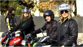 নারীদের মোটরসাইকেল চালানোর অনুমোদন দিলো ইরান