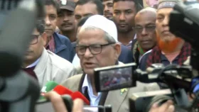 বাবার কবর জিয়ারত করে ভোট দিলেন মির্জা ফখরুল