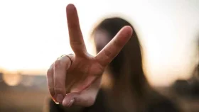 নির্বাচনি উল্লাস ও &lsquo;ভি&rsquo; চিহ্নের নেপথ্য ইতিহাস