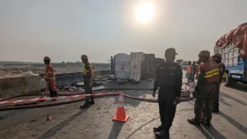 পাকিস্তানে সড়ক দুর্ঘটনায় নিহত ১২