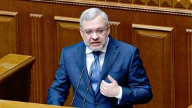 দেশ ছেড়ে পালানোর সময় ইউক্রেনের সাবেক জ্বালানিমন্ত্রী গ্রেপ্তার