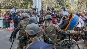 রিকশায় চড়েই সংসদ ভবনে নবনির্বাচিত সংসদ সদস্য হানজালা