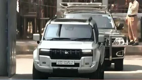 সরকারি নয়, নিজের গাড়িতেই চলাফেরা করবেন প্রধানমন্ত্রী