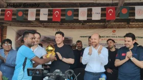 রোহিঙ্গাদের সঙ্গে ইফতার সারলেন ওজিল