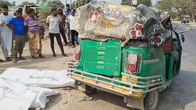 কুষ্টিয়ায় সড়ক দুর্ঘটনায় নিহত ৫