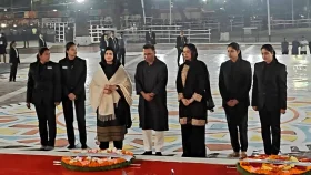 স্ত্রী ও কন্যাকে নিয়ে ভাষা শহীদদের প্রতি প্রধানমন্ত্রীর শ্রদ্ধা&nbsp;