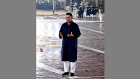 একুশের প্রথম প্রহরে ভাষা শহিদদের স্মরণে প্রধানমন্ত্রীর মোনাজাত