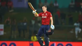 ব্রুকের সেঞ্চুরিতে পাকিস্তানকে হারিয়ে সেমিতে ইংল্যান্ড