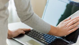 ল্যাপটপের স্ক্রিন পরিষ্কারের সঠিক নিয়ম ও সতর্কতা