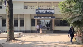 লক্ষ্মীপুরে অটোরিকশা চোর উদ্ধার নিয়ে পুলিশ-জনতা সংঘর্ষ