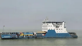 দৌলতদিয়া-পাটুরিয়া রুটে ফেরি-লঞ্চ চলাচল বন্ধ