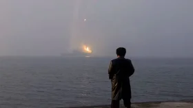 নতুন যুদ্ধজাহাজ থেকে মিসাইল পরীক্ষা পর্যবেক্ষণ করলেন কিম জং উন