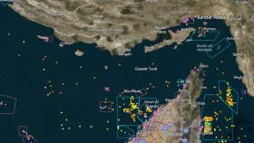 হরমুজ প্রণালীতে ২০ হাজার নাবিক ও ১৫ হাজার পর্যটক আটকা