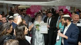 যুদ্ধের মাঝেই ইসরায়েলে মাটির নিচে বিয়ে