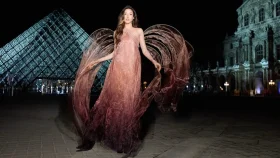 ল্যুভর মিউজিয়ামে ডানা মেলে হাজির অলিম্পিক কন্যা আইরিন