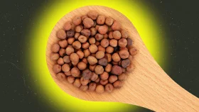 ৭ সুপারফুড যেগুলো পুষ্টিগুণে টক্কর দেবে দামী খাবারকেও