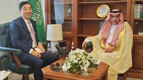 ইরান যুদ্ধে মধ্যস্থতা করতে দূত পাঠালো চীন