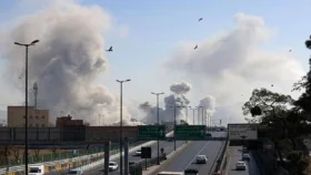 মার্কিন ও ইসরায়েলি ব্যাংক-আর্থিক প্রতিষ্ঠানে হামলার হুঁশিয়ারি ইরানের