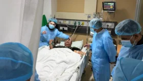 মির্জা আব্বাসকে দেখতে এভারকেয়ার হাসপাতালে প্রধানমন্ত্রী