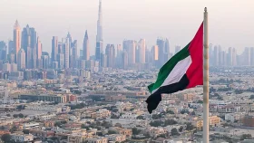 দুবাইয়ে ইন্টারসেপশনের ধ্বংসাবশেষ পড়ে ভবনের ক্ষতি