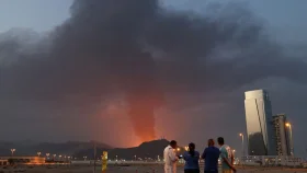 আরব আমিরাতে বড় হামলার প্রস্তুতি, বন্দর এলাকা খালির নির্দেশ
