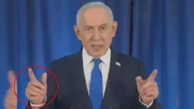 নেতানিয়াহুর ৬ আঙুল ঘিরে নেটিজেনদের মধ্যে বিতর্ক