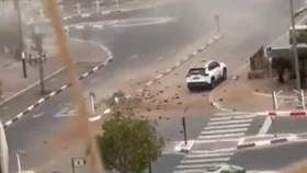 আকাশ প্রতিরক্ষা ভেদ করেই ইসরায়েলে ইরানি ক্ষেপণাস্ত্রের আঘাত