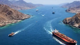 হরমুজ প্রণালিতে জাহাজ চলাচলে ইরানের অনুমতি পেলো যারা