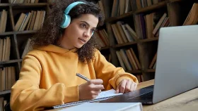 মিসাইল-ড্রোনের লড়াইয়ে বাড়লো অনলাইন ক্লাসের মেয়াদ&nbsp;