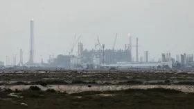 কাতারে গ্যাস স্থাপনায় হামলা, ঝুঁকিতে বাংলাদেশ-পাকিস্তান-ভারত