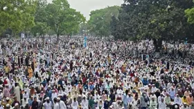 শোলাকিয়া ঈদগাহ ময়দানে মুসল্লিদের জনসমুদ্র