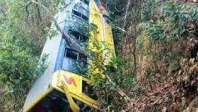 বান্দরবানে পর্যটকবাহী বাস খাদে, আহত ২০