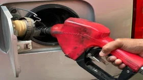 ইরানে জ্বালানি স্থাপনায় হামলা পেছানোয় তেলের দাম কমলো