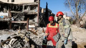 ধ্বংসস্তূপের মাঝে তেহরানের হুঙ্কার