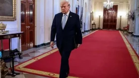 ট্রাম্পের নতুন ফাঁদে আরবরা, যুদ্ধ বন্ধে দিতে হচ্ছে বিপুল পরিমাণ অর্থ