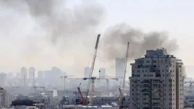 ১০ ঘণ্টায় ৭ দফা ক্ষেপণাস্ত্র হামলা, ইরানি &lsquo;অগ্নিবৃষ্টিতে&rsquo; কাঁপছে ইসরায়েল