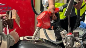 আবারও ১০০ ডলার ছাড়ালো জ্বালানি তেলের দাম