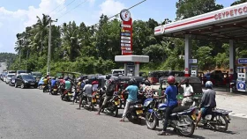 জ্বালানি সংকটে ভেনেজুয়েলায় এক সপ্তাহ ছুটি ঘোষণা