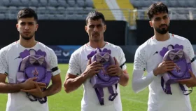 নিহত শিশুদের স্মরণে ইরানি ফুটবলারদের শোক প্রকাশ