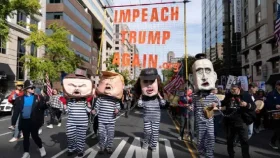 ট্রাম্পকে সরাতে ইতিহাসের সর্ববৃহৎ আন্দোলনের ডাক