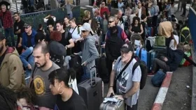 ইরানি হামলার ভয়ে পালিয়ে যাচ্ছে হাজার হাজার ইসরায়েলি&nbsp;