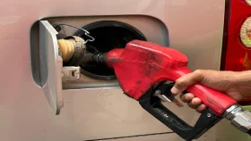 বিশ্ববাজারে প্রতি ব্যারেল তেলের দাম ১১৫ ডলার ছাড়ালো