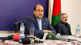 যুদ্ধ থেকে পালাবার পথ খুঁজছেন ট্রাম্প: ইরানের রাষ্ট্রদূত