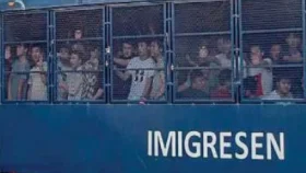 মালয়েশিয়ায় ৭ হাজারের বেশি বিদেশির বৈধতা যাচাই