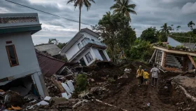 ইন্দোনেশিয়ায় ৭.৪ মাত্রার ভূমিকম্প, সুনামি সতর্কতা প্রত্যাহার