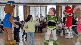 যুদ্ধবিধ্বস্ত ইরানে শিশুদের মন ভালো করার লড়াই