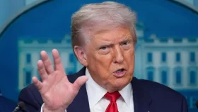 ৪৮ ঘণ্টার মধ্যে হরমুজ না খুললে ইরানে নরক নামবে: ট্রাম্প